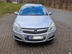 Grau Gebraucht 2009 Opel Astra Kombi | 750 € (Fairer Preis)