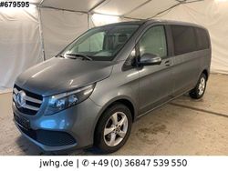 Grau Gebraucht 2022 Mercedes V220 Van / Kleinbus | 32.480 € (Superpreis)