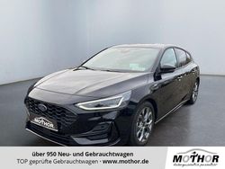 Obsidianschwarz Gebraucht 2023 Ford Focus ST-Line X Limousine | 25.439 € (Etwas zu teuer)