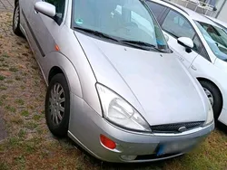 Gebraucht 2001 Ford Focus Ghia Limousine | 500 € (Superpreis)