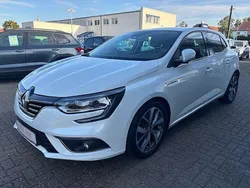 Weiß Gebraucht 2018 Renault Mégane IV Bose Edition Limousine | 11.990 € (Guter Preis)