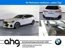 Weiß Gebraucht 2024 BMW 520 Performance Kombi | 58.930 € (Etwas zu teuer)