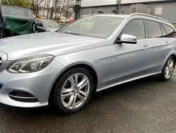 Diamantsilber metalliclack Gebraucht 2013 Mercedes E220 Kombi | 5.900 € (Superpreis)