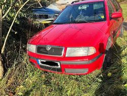 Rot Gebraucht 2004 Skoda Octavia Kombi | 1.100 € (Fairer Preis)