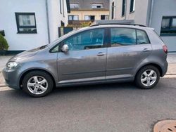Grau Gebraucht 2010 VW Golf Plus Cross Comfortline Van / Kleinbus | 4.700 € (Fairer Preis)