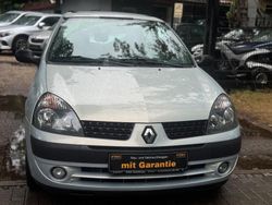 Silber Gebraucht 2004 Renault Clio II Limousine | 2.499 € (Fairer Preis)