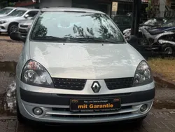 Silber Gebraucht 2004 Renault Clio II Limousine | 2.999 € (Fairer Preis)