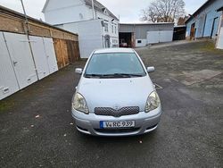 Silber Gebraucht 2004 Toyota Yaris Limousine | 1.900 € (Guter Preis)