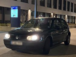 Grün Gebraucht 2000 VW Golf Limousine | 1.999 € (Etwas zu teuer)