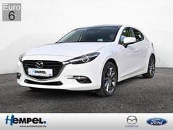 Weiss / snowflake white pearl (metallic) Gebraucht 2018 Mazda 3 Signature Limousine | 17.890 € (Etwas zu teuer)