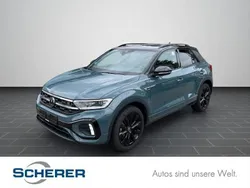 Petroleum bluemetallic/schwarz (metallic) Gebraucht 2024 VW T-Roc Style SUV | 28.990 € (Teuer)