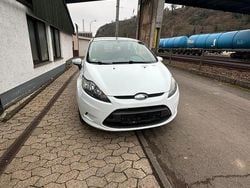 Weiß Gebraucht 2009 Ford Fiesta Kleinwagen | 2.000 €