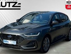 Grau Neu 2025 Ford Focus ST-Line Limousine | 30.650 € (Fairer Preis)