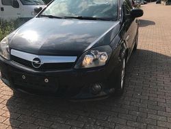 Schwarz Gebraucht 2005 Opel Tigra Cabrio | 2.150 € (Fairer Preis)