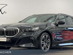 Saphirschwarz Gebraucht 2024 BMW 540 Comfort Edition Kombi | 64.499 €