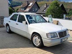 Weiß Gebraucht 1995 Mercedes 200 Limousine | 6.300 €