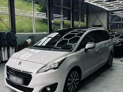 Weiß Gebraucht 2014 Peugeot 5008 Van / Kleinbus | 10.000 € (Etwas zu teuer)