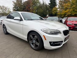 Weiß Gebraucht 2017 BMW 230 Sport Line Coupé | 14.999 € (Superpreis)