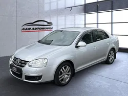 Silber Gebraucht 2009 VW Jetta Sportline Limousine | 8.990 € (Teuer)