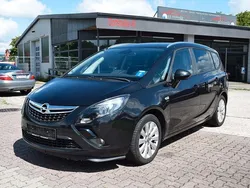Schwarz Gebraucht 2016 Opel Zafira Tourer drive Van / Kleinbus | 10.680 € (Etwas zu teuer)