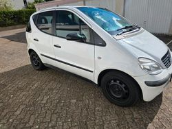 Weiß Gebraucht 2002 Mercedes A140 Kleinwagen | 1.250 €