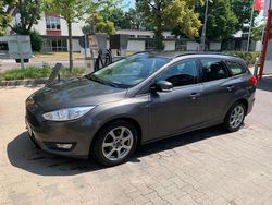 Grau Gebraucht 2016 Ford Focus Limousine | 5.650 € (Guter Preis)