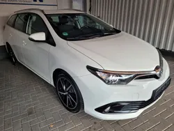 Weiß Gebraucht 2016 Toyota Auris Touring Sports Comfort Kombi | 10.900 € (Guter Preis)