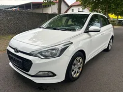 Weiß Gebraucht 2018 Hyundai i20 Classic Limousine | 4.999 € (Fairer Preis)