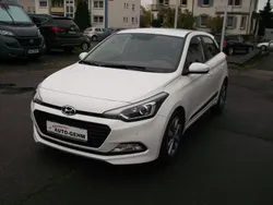 Weiß Gebraucht 2016 Hyundai i20 Style Limousine | 13.900 € (Teuer)