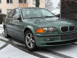 Grün Gebraucht 1999 BMW 323 Limousine | 2.999 € (Guter Preis)