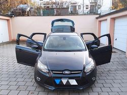 Grau Gebraucht 2012 Ford Focus Champions Edition Limousine | 2.500 € (Guter Preis)