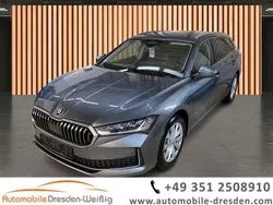 Graphite grau metallic Gebraucht 2024 Skoda Superb Selection Kombi | 32.980 € (Fairer Preis)