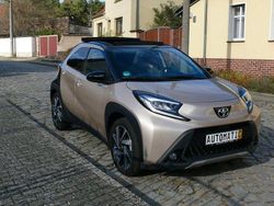 Beige Gebraucht 2023 Toyota Aygo X-plore Kleinwagen | 18.700 € (Fairer Preis)