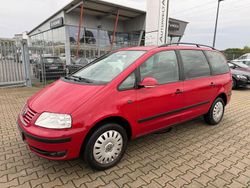 Rot Gebraucht 2009 VW Sharan Trendline Van / Kleinbus | 5.450 € (Teuer)