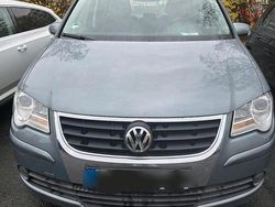 Silber Gebraucht 2007 VW Touran Van / Kleinbus | 5.300 € (Etwas zu teuer)