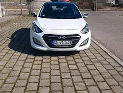 Weiß Gebraucht 2015 Hyundai i30 Limousine | 12.500 € (Teuer)