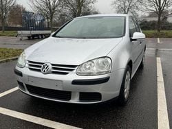 Silber Gebraucht 2006 VW Golf V Comfortline Limousine | 2.600 € (Etwas zu teuer)
