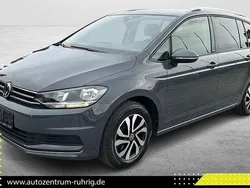 Delfingrau Gebraucht 2022 VW Touran Active Van / Kleinbus | 31.990 € (Etwas zu teuer)
