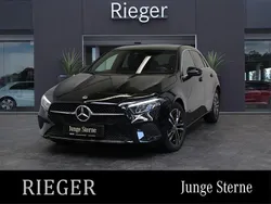 Black metallic Gebraucht 2024 Mercedes A200 Progressive Limousine | 29.849 € (Fairer Preis)