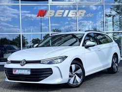 Weiß (pure white) Gebraucht 2024 VW Passat Kombi | 28.890 € (Fairer Preis)
