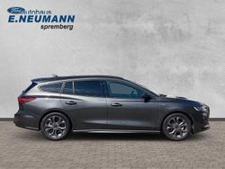 Grau Gebraucht 2024 Ford Focus ST-Line X Limousine | 27.980 € (Etwas zu teuer)