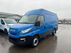 Blau Gebraucht 2018 Iveco Daily Limousine | 12.990 € (Fairer Preis)