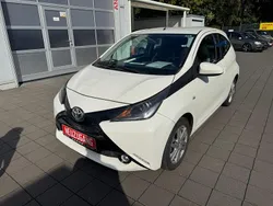 Weiß Gebraucht 2017 Toyota Aygo X-play Kleinwagen | 7.950 € (Etwas zu teuer)