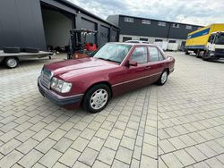 Rot Gebraucht 1992 Mercedes E230 Limousine | 2.999 €