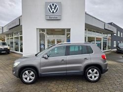 Grau Gebraucht 2008 VW Tiguan Sportline SUV | 8.490 € (Etwas zu teuer)