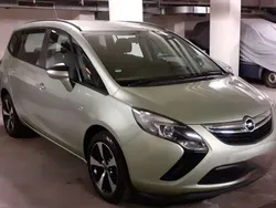 Grün Gebraucht 2012 Opel Zafira Tourer Van / Kleinbus | 9.900 € (Fairer Preis)