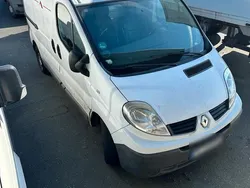 Weiß Gebraucht 2004 Renault Traffic Van / Kleinbus | 3.200 €