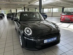 Schwarz Gebraucht 2023 Mini Cooper Kleinwagen | 27.200 € (Etwas zu teuer)