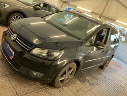 Schwarz Gebraucht 2012 VW Touran Highline Van / Kleinbus | 8.990 € (Fairer Preis)