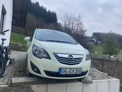 Beige Gebraucht 2013 Opel Meriva Innovation Van / Kleinbus | 5.490 € (Superpreis)
